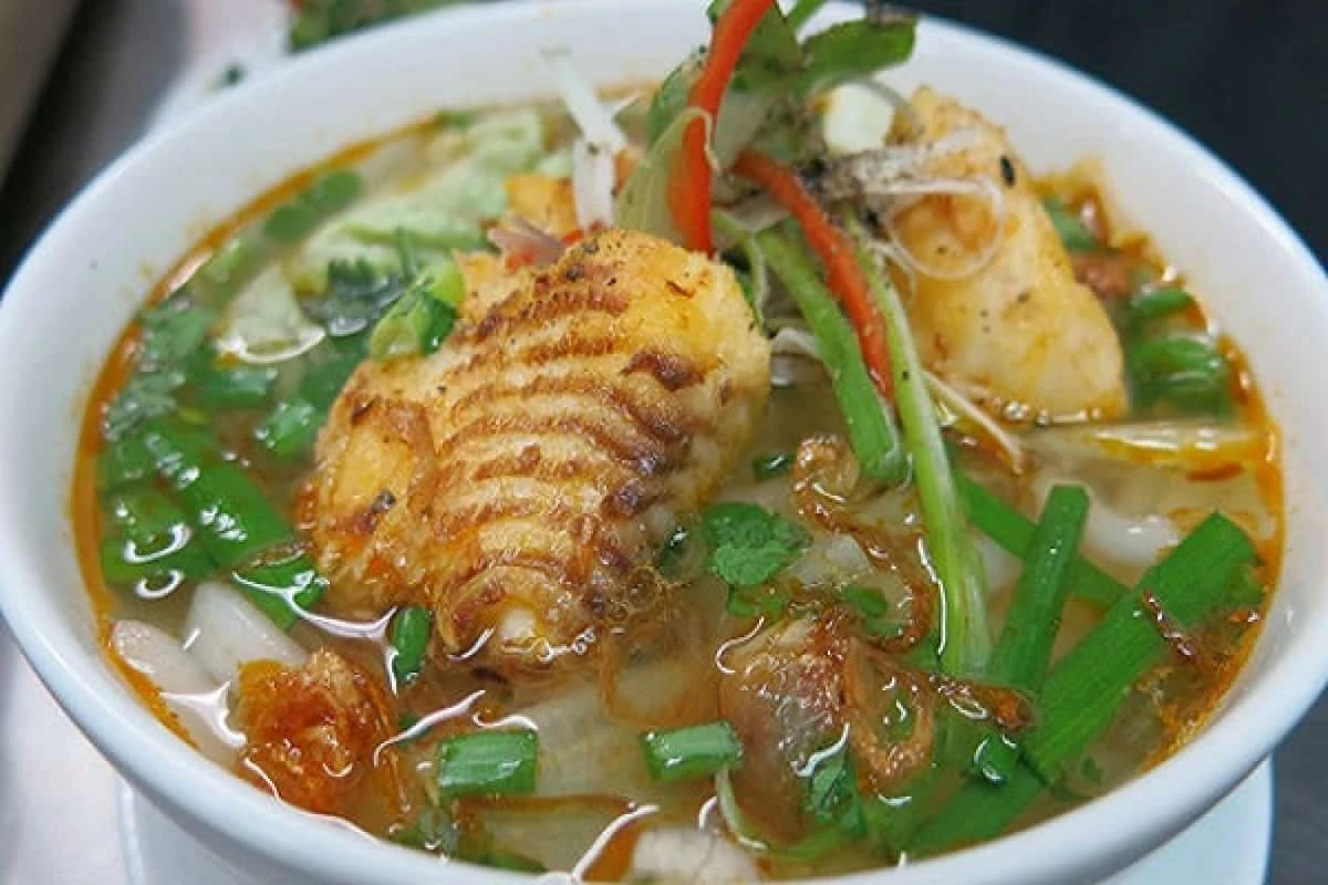 Bánh canh cá lóc Huế