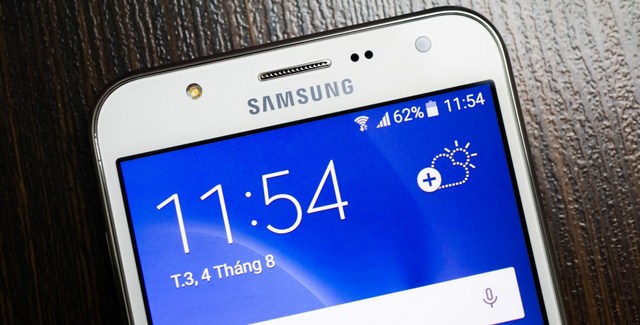 Điện thoại Samsung Galaxy J7 (2015)